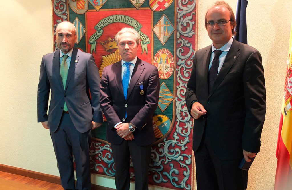 Jorge Alcántara recibe la medalla de oro con cinta azul | Gestores Málaga